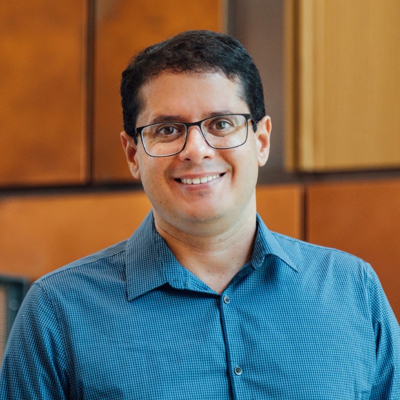 Dr. Rodrigo Spinola Dr. Rodrigo Spinola